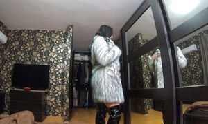 Milfycalla- Face Fuck,cum Play While Wearing a Hot Grey Fur-coat and Long Boots 214