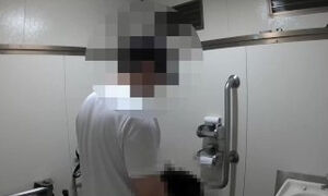 【変態】住宅街の多目的トイレで撮った公衆便所立ちバックシーン(撮影日：2024年7月18日)【公衆便所立ちバック】